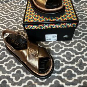 KURT GEIGER LONDON Brand NIB Orson Cross Strap Sandal, Bronze - Sz US 8.5 /EUR39